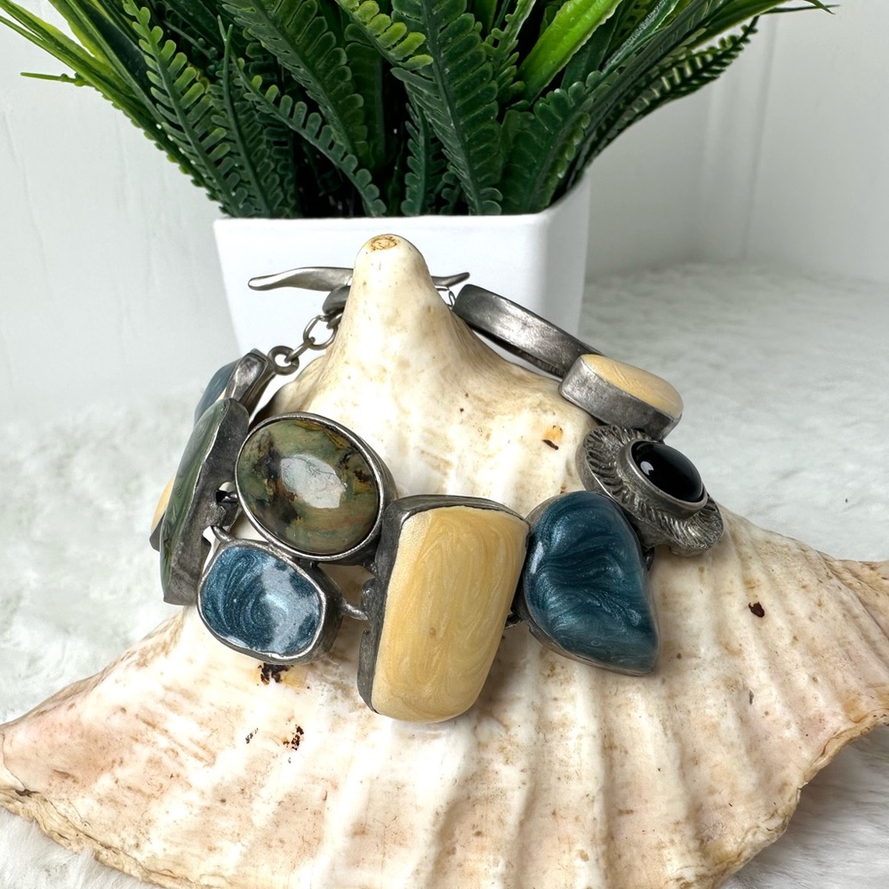 Premier Designs Stone Bracelet